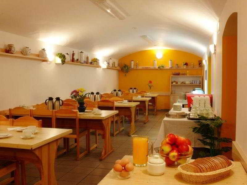 Hotel Kafka Prag Exteriör bild